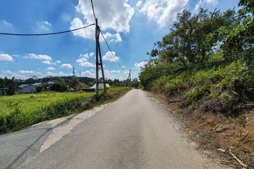 TANAH LOT LUAS @ KG MAJU JAYA, KEMPAS LAMA FOR SALE