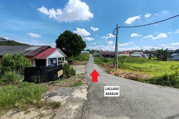 TANAH LOT LUAS @ KG MAJU JAYA, KEMPAS LAMA FOR SALE