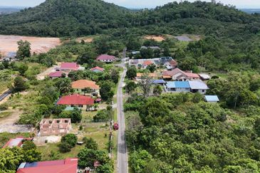 TANAH LOT LUAS VIEW GUNUNG LAMBAK @ KG SRI TENGGARA, KLUANG FOR SALE