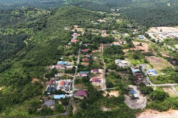 TANAH LOT LUAS VIEW GUNUNG LAMBAK @ KG SRI TENGGARA, KLUANG FOR SALE