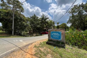 TANAH LOT LUAS VIEW GUNUNG LAMBAK @ KG SRI TENGGARA, KLUANG FOR SALE