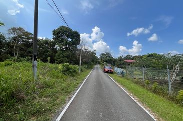 TANAH LOT LUAS VIEW GUNUNG LAMBAK @ KG SRI TENGGARA, KLUANG FOR SALE