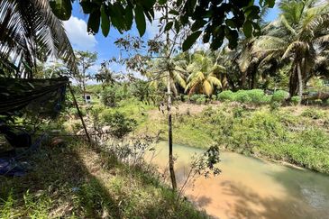 BUNGALOW LOT @ KG TERSUSUN SRI DELIMA, KOTA TINGGI FOR SALE