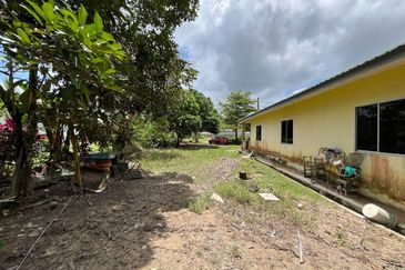 BUNGALOW LOT @ KG TERSUSUN SRI DELIMA, KOTA TINGGI FOR SALE