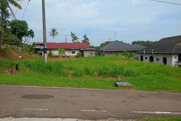TANAH LOT KEDIAMAN @ KG GAJAH, KLUANG UNTUK DIJUAL