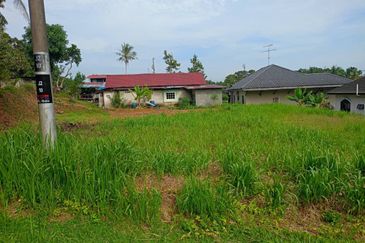 TANAH LOT KEDIAMAN @ KG GAJAH, KLUANG UNTUK DIJUAL