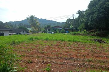 TANAH LOT KEDIAMAN @ KG GAJAH, KLUANG UNTUK DIJUAL
