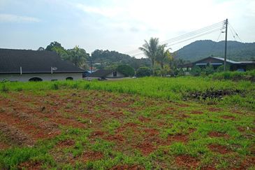 TANAH LOT KEDIAMAN @ KG GAJAH, KLUANG UNTUK DIJUAL