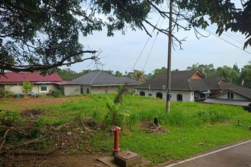 TANAH LOT KEDIAMAN @ KG GAJAH, KLUANG UNTUK DIJUAL