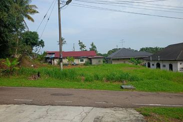 TANAH LOT KEDIAMAN @ KG GAJAH, KLUANG UNTUK DIJUAL