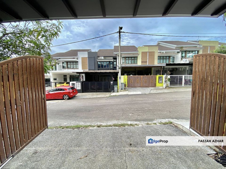 FULL RENOVATED, SEMI-D HOUSE @ TAMAN BUKIT DAHLIA FOR SALE, Johor, Pasir Gudang