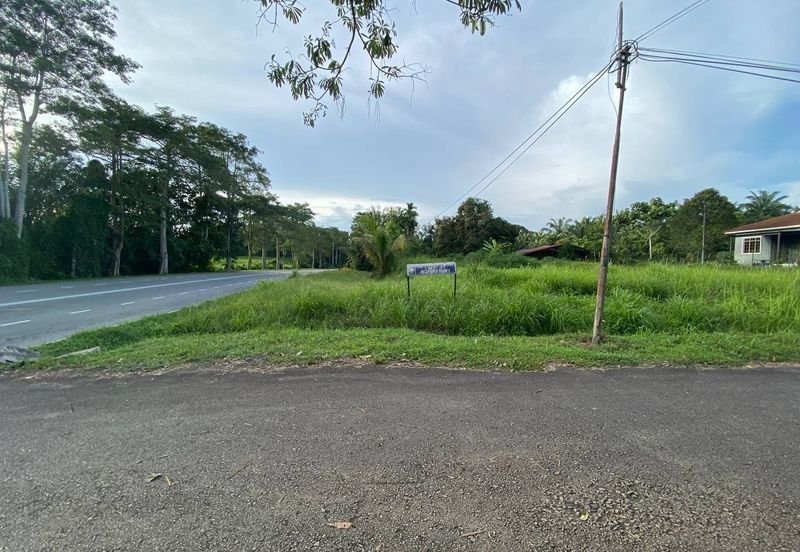 TANAH LOT BANGUNAN LUAS (9828SQFT) @ BATU TIGA, KOTA TINGGI UNTUK DIJUAL