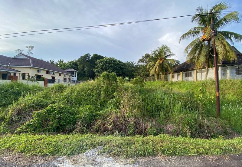 TANAH LOT BANGUNAN LUAS (9828SQFT) @ BATU TIGA, KOTA TINGGI UNTUK DIJUAL