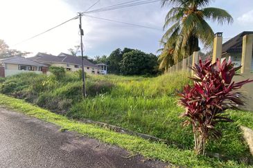 TANAH LOT BANGUNAN LUAS (9828SQFT) @ BATU TIGA, KOTA TINGGI UNTUK DIJUAL