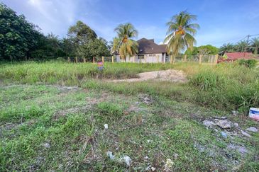 TANAH LOT BANGUNAN LUAS (9828SQFT) @ BATU TIGA, KOTA TINGGI UNTUK DIJUAL