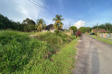 TANAH LOT BANGUNAN LUAS (9828SQFT) @ BATU TIGA, KOTA TINGGI UNTUK DIJUAL