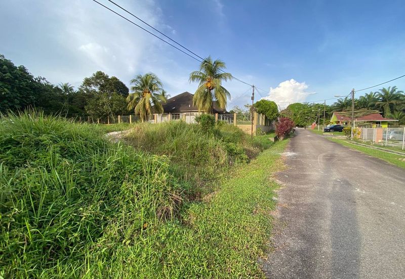 TANAH LOT BANGUNAN LUAS (9828SQFT) @ BATU TIGA, KOTA TINGGI UNTUK DIJUAL