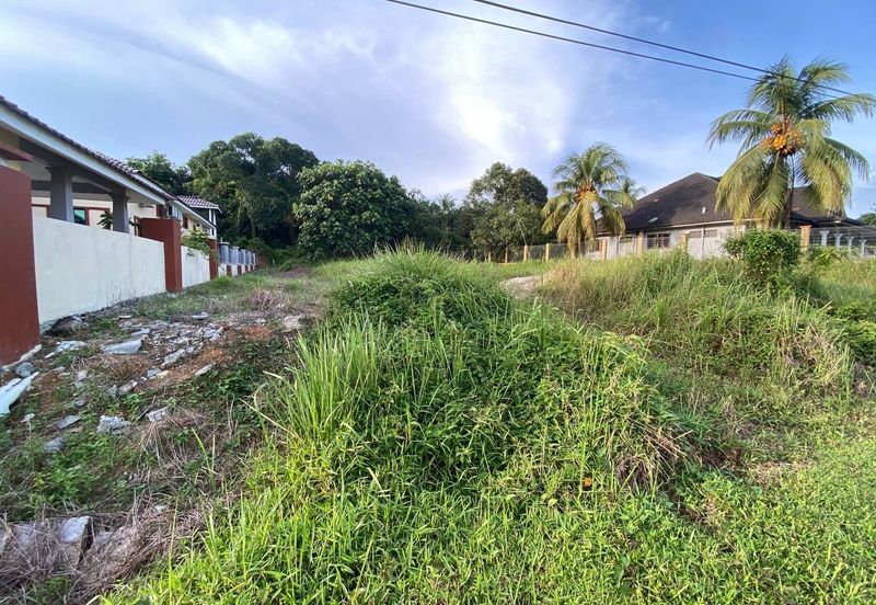 TANAH LOT BANGUNAN LUAS (9828SQFT) @ BATU TIGA, KOTA TINGGI UNTUK DIJUAL