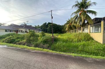 TANAH LOT BANGUNAN LUAS (9828SQFT) @ BATU TIGA, KOTA TINGGI UNTUK DIJUAL