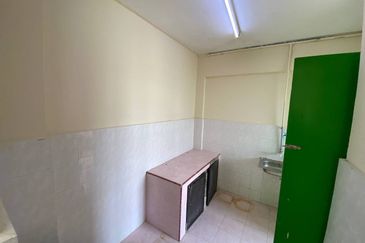 WORKER HOSTEL @ SENAI COMMERCIAL PARK FOR RENT