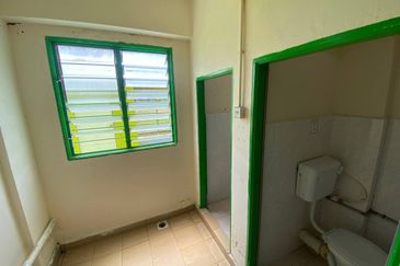 WORKER HOSTEL @ SENAI COMMERCIAL PARK FOR RENT