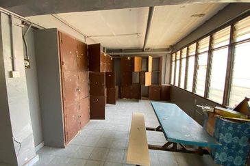 WORKER HOSTEL @ SENAI COMMERCIAL PARK FOR RENT