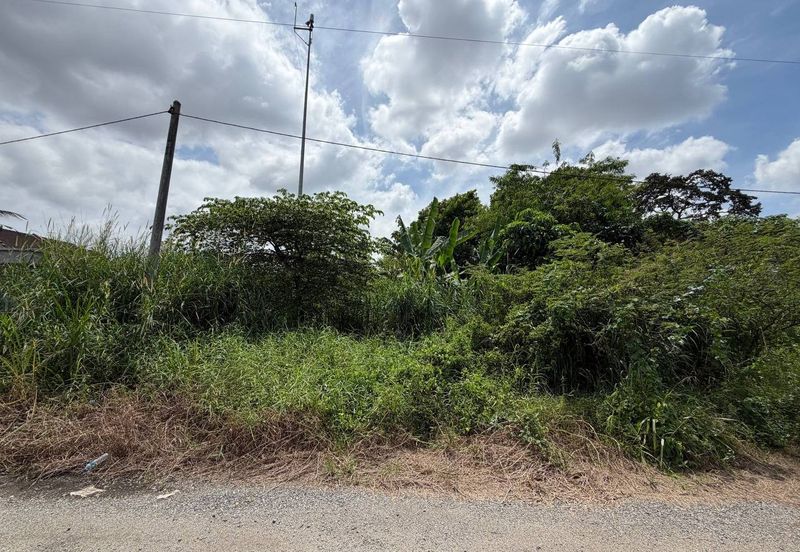 TANAH LOT BELAKANG SEKOLAH @ KG MAJU JAYA, KEMPAS LAMA FOR SALE