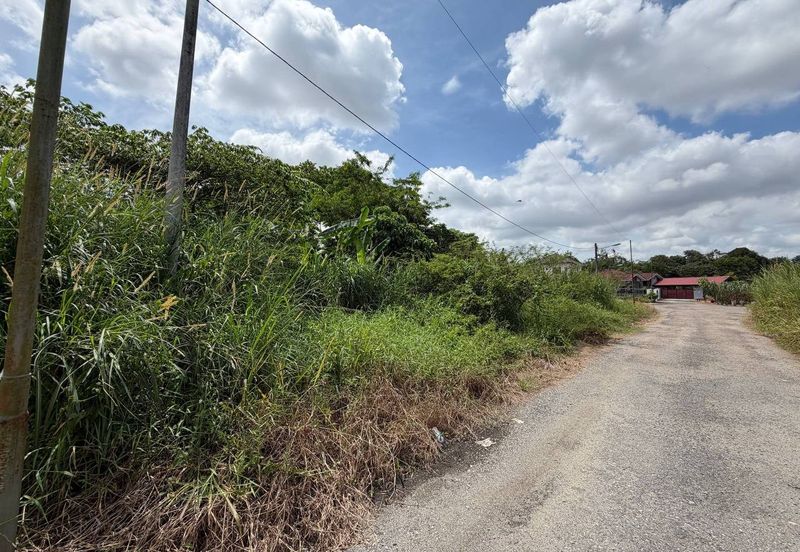 TANAH LOT BELAKANG SEKOLAH @ KG MAJU JAYA, KEMPAS LAMA FOR SALE