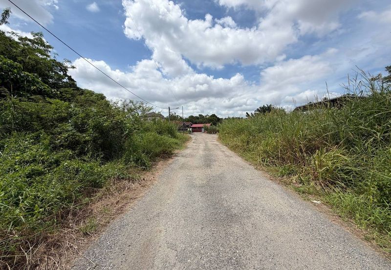 TANAH LOT BELAKANG SEKOLAH @ KG MAJU JAYA, KEMPAS LAMA FOR SALE