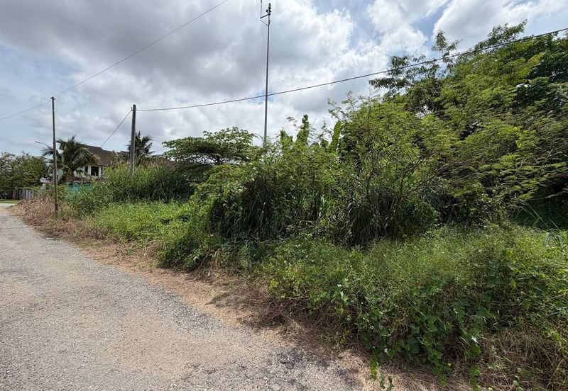 TANAH LOT BELAKANG SEKOLAH @ KG MAJU JAYA, KEMPAS LAMA FOR SALE