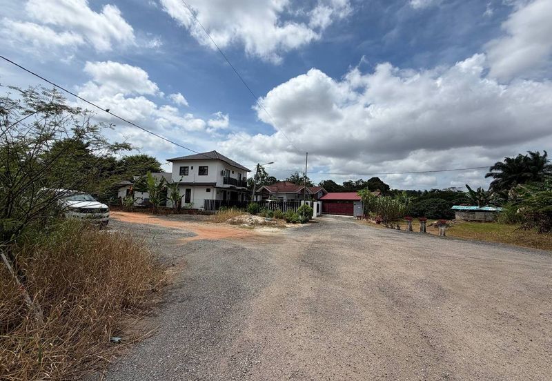TANAH LOT BELAKANG SEKOLAH @ KG MAJU JAYA, KEMPAS LAMA FOR SALE