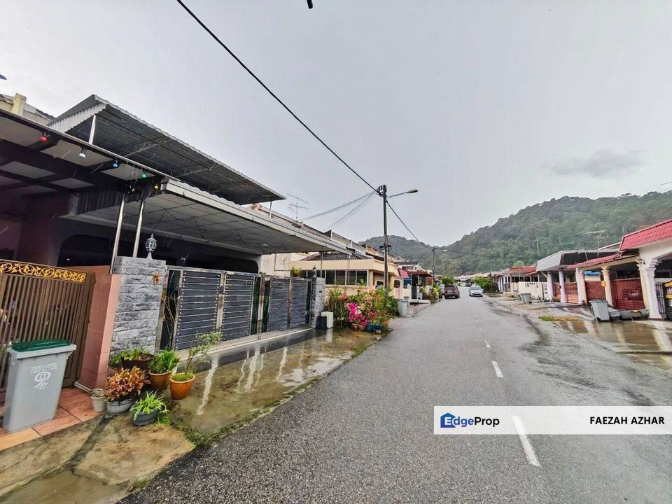 ENDLOT DOUBLE STOREY TERRACE HOUSE @ TAMAN SOGA, BATU PAHAT FOR SALE, Johor, Batu Pahat