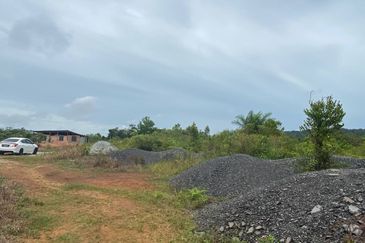 JALAN JEMALUANG, MERSING : Tanah 4 Ekar Utk Dijual