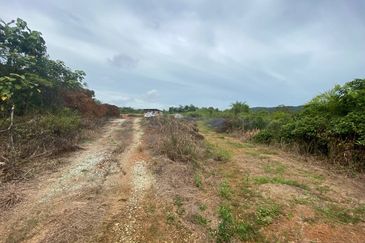 JALAN JEMALUANG, MERSING : Tanah 4 Ekar Utk Dijual