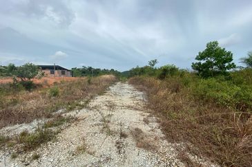 JALAN JEMALUANG, MERSING : Tanah 4 Ekar Utk Dijual