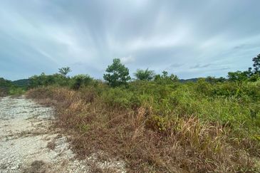 JALAN JEMALUANG, MERSING : Tanah 4 Ekar Utk Dijual