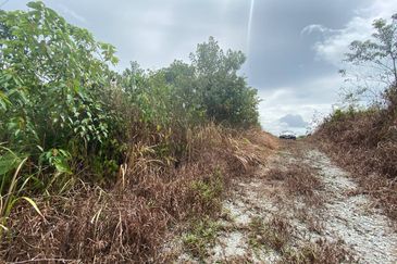 JALAN JEMALUANG, MERSING : Tanah 4 Ekar Utk Dijual