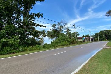 TANAH STATUS BANGUNAN @ JALAN SEKAKAP, TELUK ISKANDAR FOR SALE