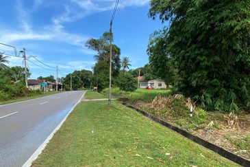 TANAH STATUS BANGUNAN @ JALAN SEKAKAP, TELUK ISKANDAR FOR SALE