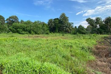 TANAH STATUS BANGUNAN @ JALAN SEKAKAP, TELUK ISKANDAR FOR SALE