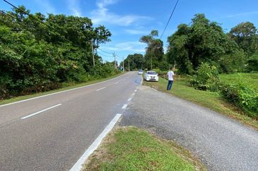 TANAH STATUS BANGUNAN @ JALAN SEKAKAP, TELUK ISKANDAR FOR SALE