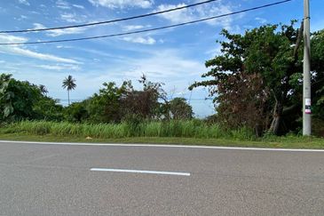 TANAH STATUS BANGUNAN @ JALAN SEKAKAP, TELUK ISKANDAR FOR SALE