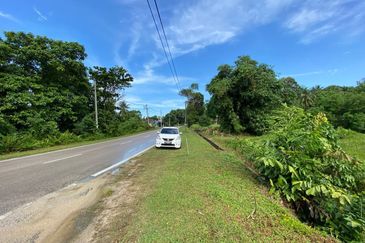 TANAH STATUS BANGUNAN @ JALAN SEKAKAP, TELUK ISKANDAR FOR SALE