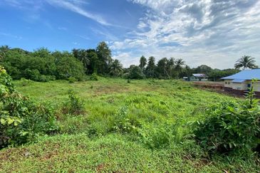 TANAH STATUS BANGUNAN @ JALAN SEKAKAP, TELUK ISKANDAR FOR SALE