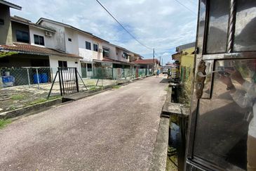DOUBLE STOREY HOUSE @ TAMAN SERI BAYU, MERSING