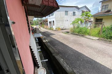 DOUBLE STOREY HOUSE @ TAMAN SERI BAYU, MERSING