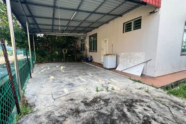 SEMI-D TAMAN BUNGA, MUAR FOR SALE