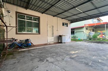 SEMI-D TAMAN BUNGA, MUAR FOR SALE
