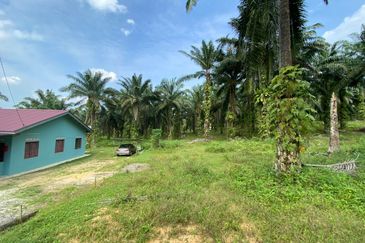 TANAH 2 EKAR BESERTA 2 RUMAH DI KOTA TINGGI UTK DIJUAL