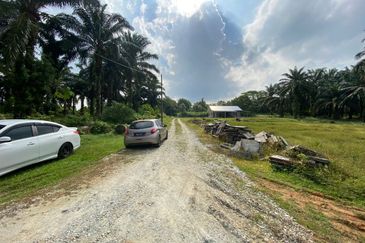 TANAH 2 EKAR BESERTA 2 RUMAH DI KOTA TINGGI UTK DIJUAL